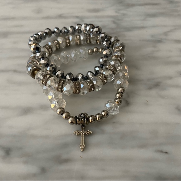 Bundle of six beaded stretchy bracelets. Silver/ clear and Gold/ Bronze - Picture 5 of 6